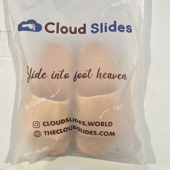 Cloud slides sandals, tan color. Size 36-37 (women’s 7) - Picture 5 of 6